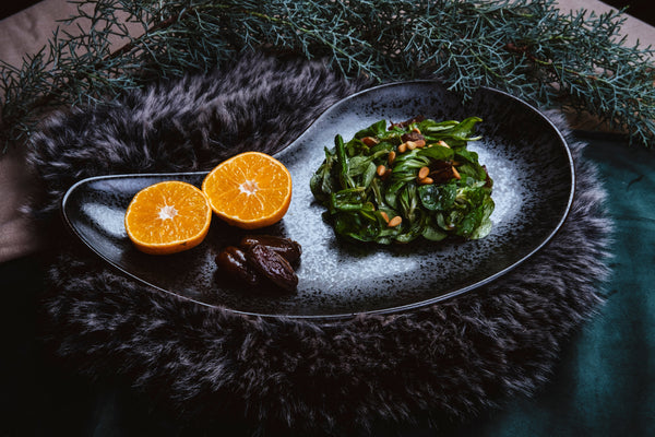 Wintersalat mit Datteln und Kaffee-Vinaigrette