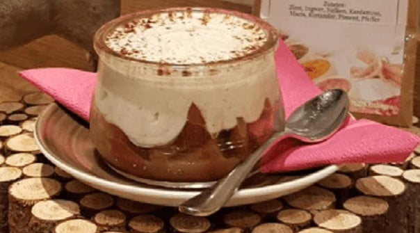 Petra’s Linzertorten-Creme auf Apfel-Rum Kompott