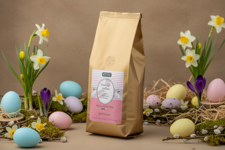 Osterkaffee mit dekorativen Ostereiern und Osterglocken – festliche Kaffeemischung für genussvolle Feiertage